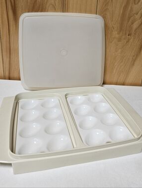 Vintage Tupperware 4pc Egg Keeper Carrier Trays for 16 Deviled Eggs Tan #723-4